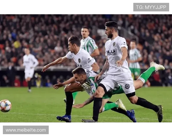 马德里竞技迎强敌鏖战赛场豪门对决火花四溅悬念迭起