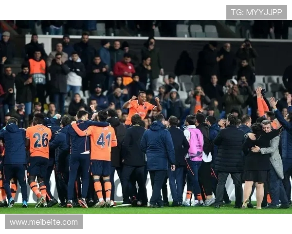 惊险对决最后时刻逆转比分双方鏖战展现竞技体育无限魅力