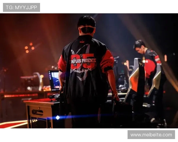 CSGO战术解析：深入探讨FPX团队协作与配合技巧