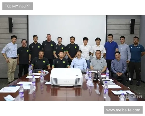 围绕现代足球俱乐部发展模式的多元化运营与青训融合策略探索